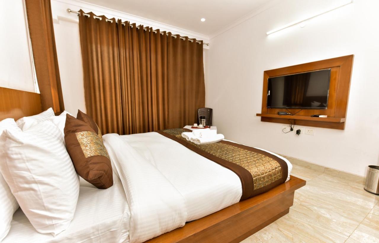 Hotel Luxury Collection Gurgaon Bagian luar foto