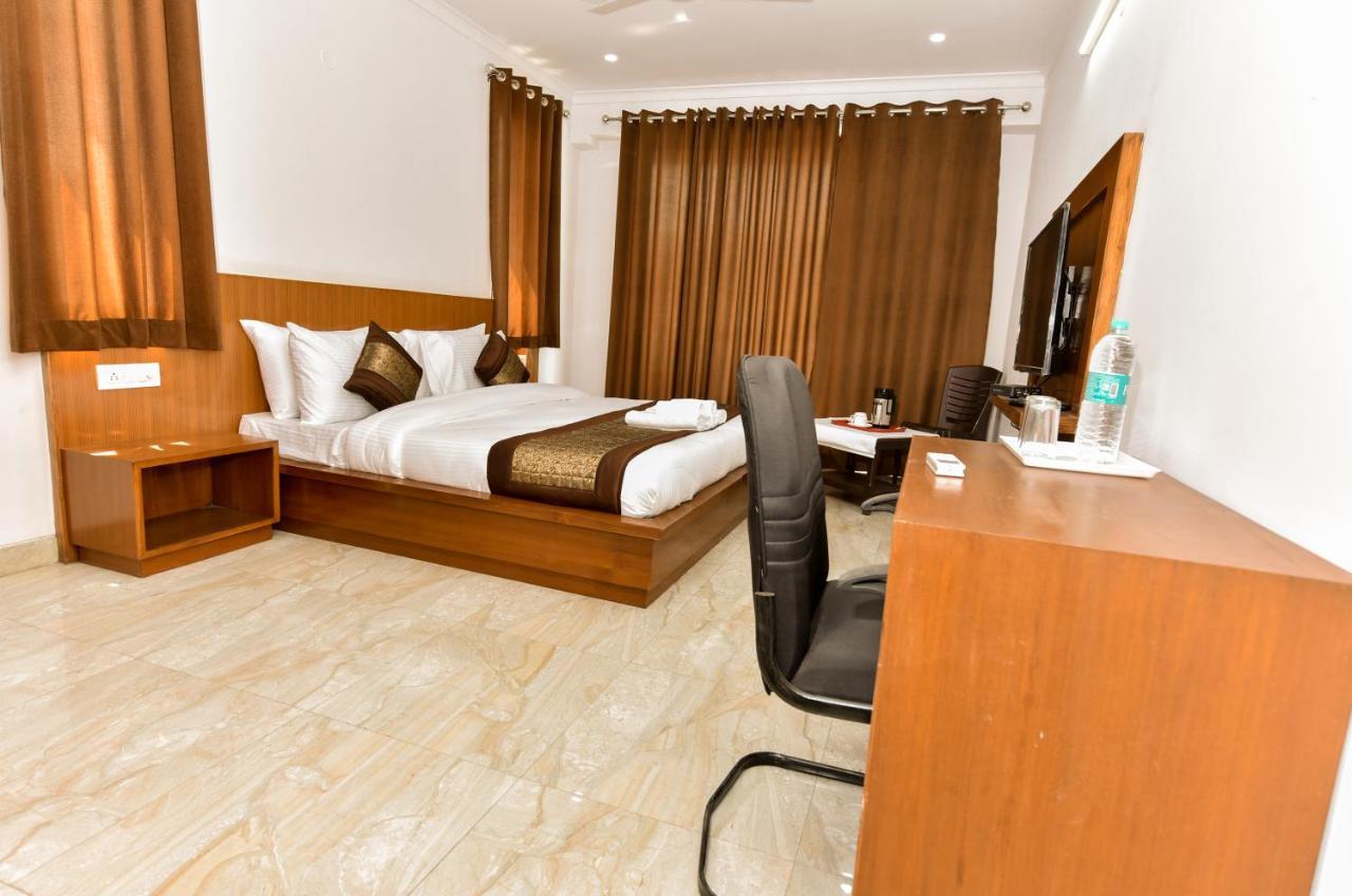 Hotel Luxury Collection Gurgaon Bagian luar foto