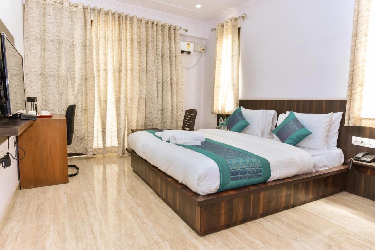 Hotel Luxury Collection Gurgaon Bagian luar foto
