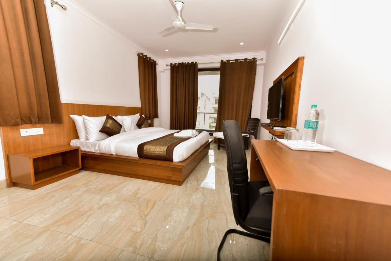 Hotel Luxury Collection Gurgaon Bagian luar foto
